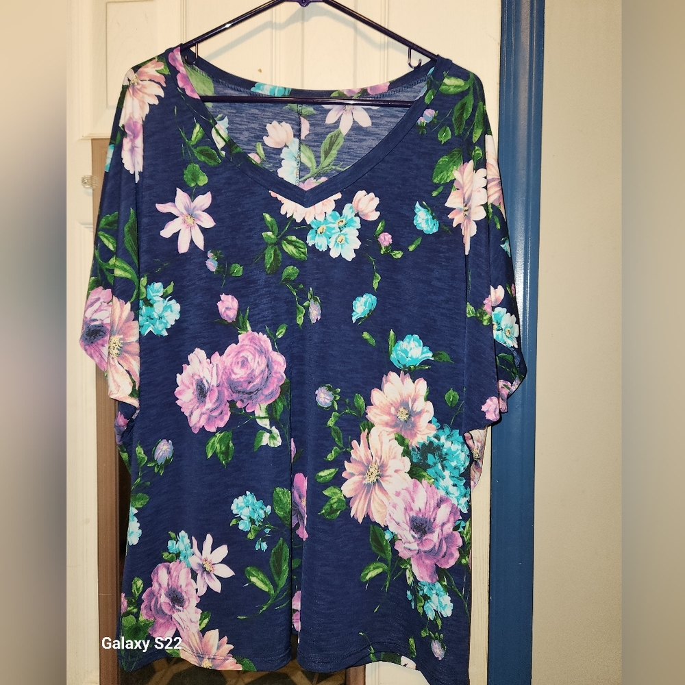 Size 2x, Blue Floral Shirt, Silky Material